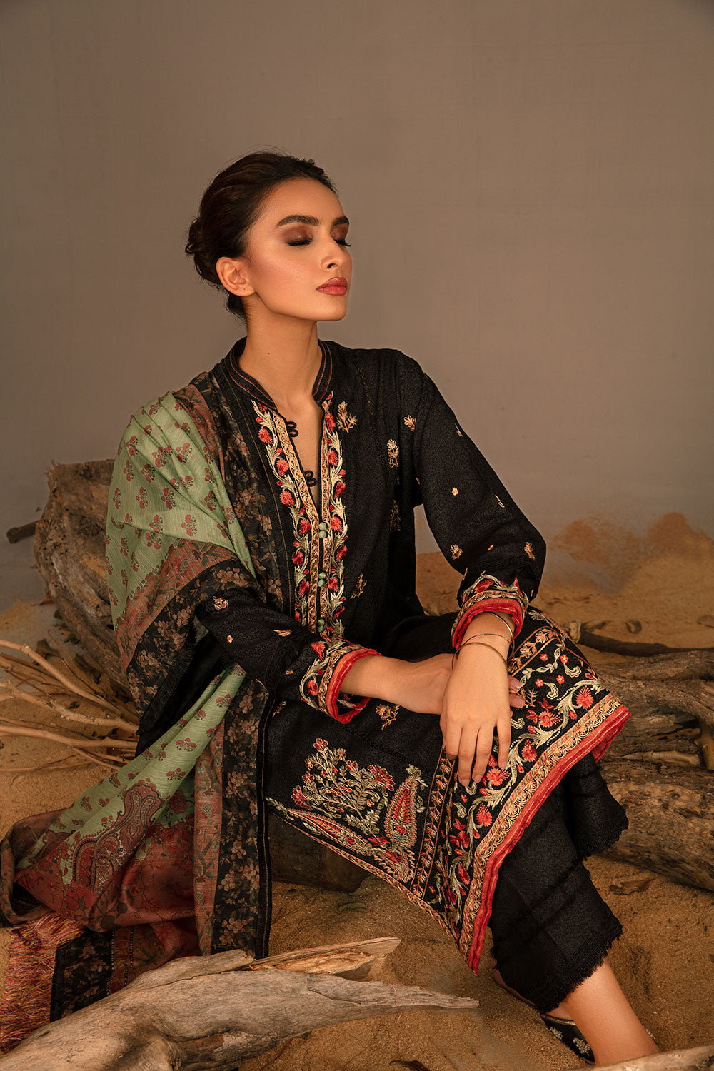 Sobia Nazir - Design 2A Autumn/Winter 2023 Unstitched