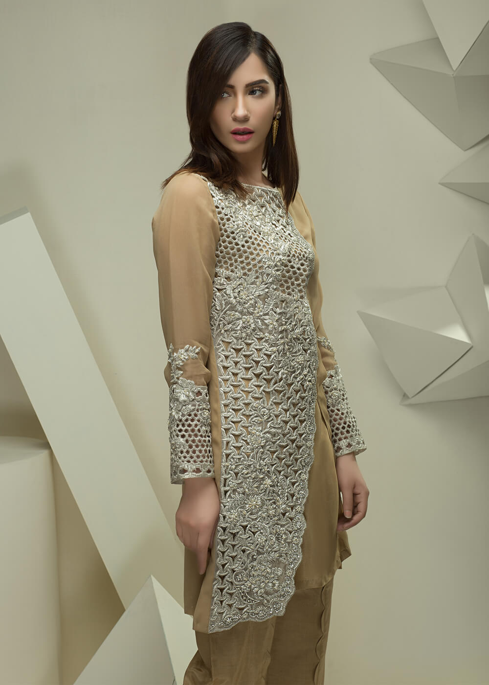 Carmin - Elegant Empress