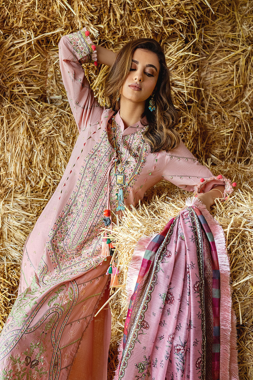 Sobia Nazir - Design 8A Autumn/Winter 2022 Unstitched