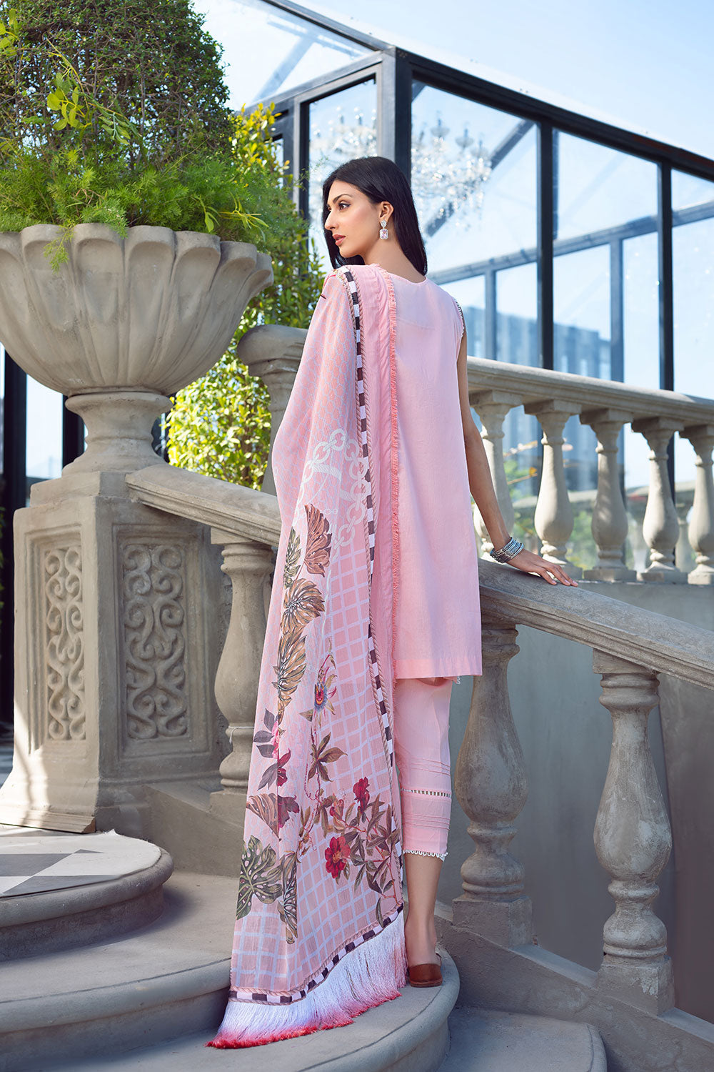 Lyla - Design 6 Luxury Lawn 2021