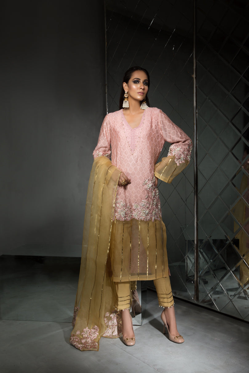 Saira Shakira - Pink