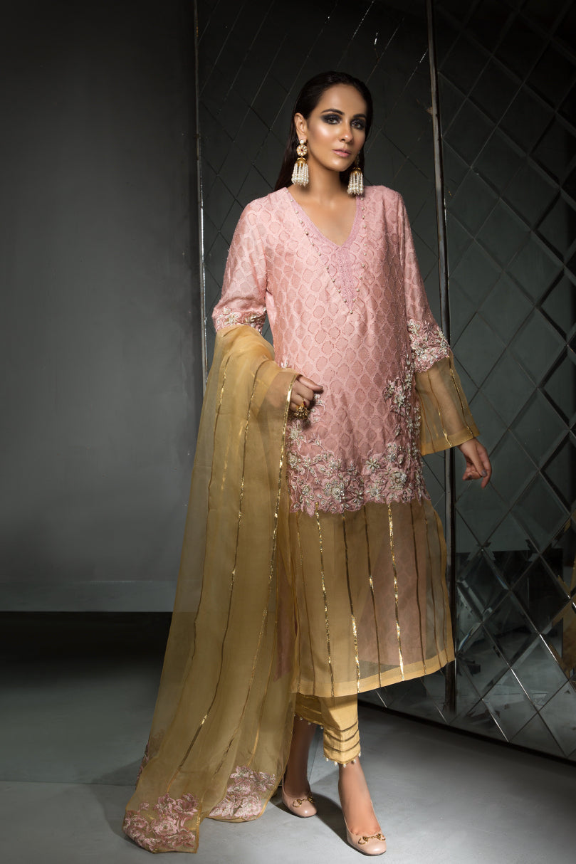 Saira Shakira - Pink