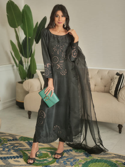 Abeera Usman - Black