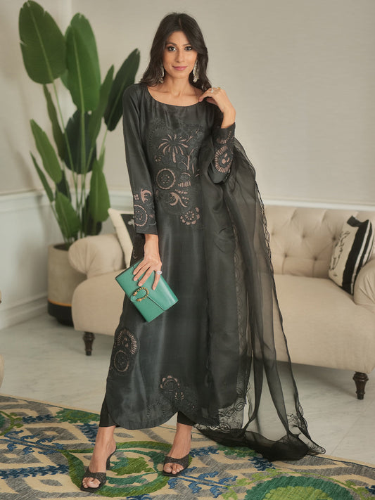 Abeera Usman - Black