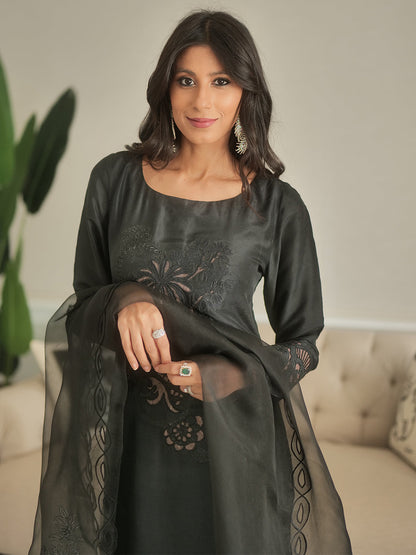 Abeera Usman - Black
