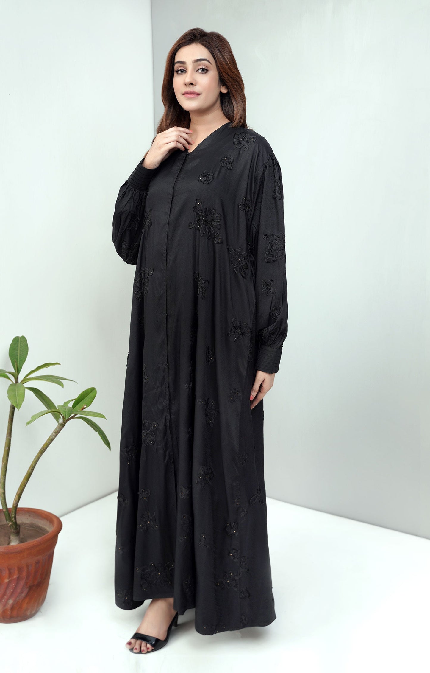 Hareer - 3D floral fabric front open Abaya