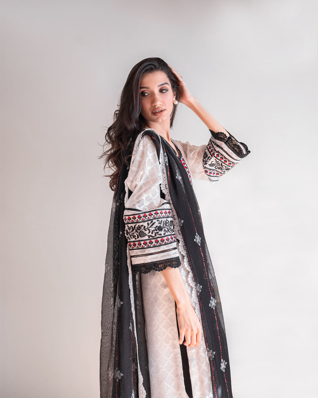 Ayesha Naveed - Daisy