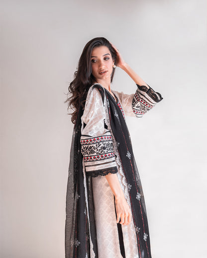 Ayesha Naveed - Daisy