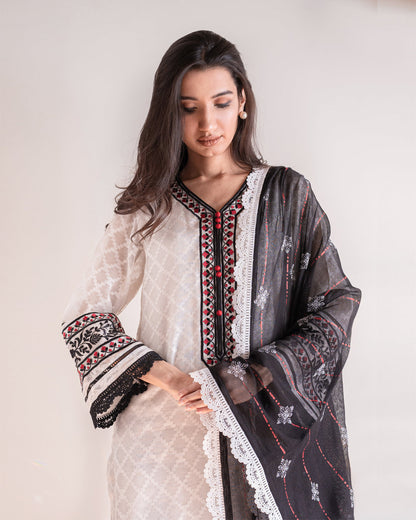 Ayesha Naveed - Daisy