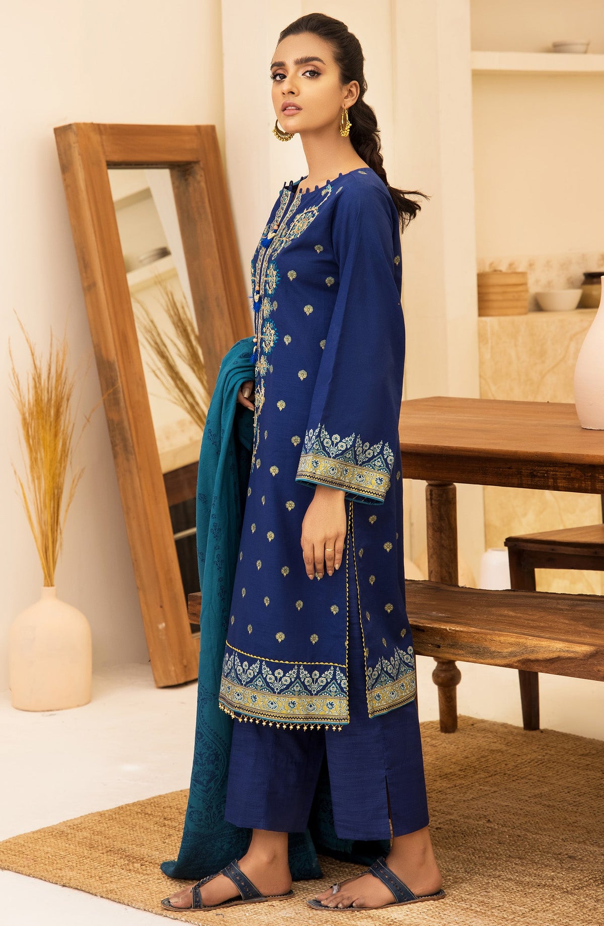 Orient - Unstitched 3 Piece Embroidered Khaddar Shirt , Pant and Khaddar Dupatta