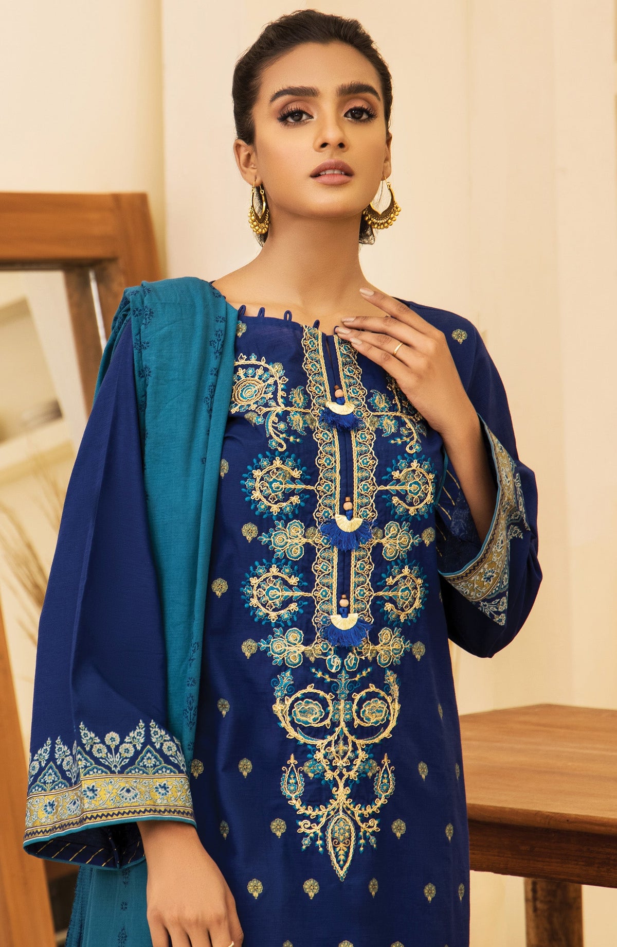 Orient - Unstitched 3 Piece Embroidered Khaddar Shirt , Pant and Khaddar Dupatta