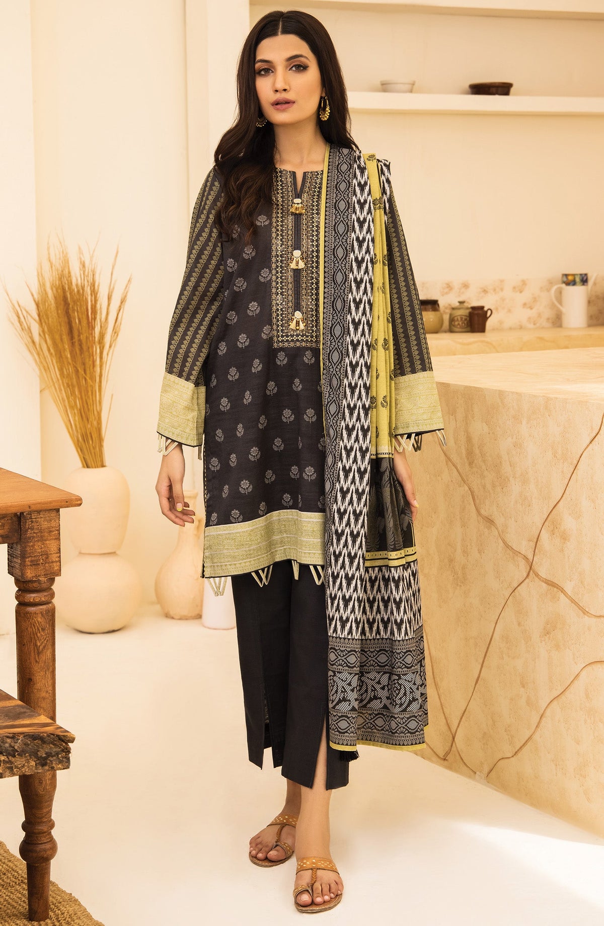 Orient - Unstitched 3 Piece Embroidered Khaddar Shirt , Khaddar Pant and Khaddar Dupatta