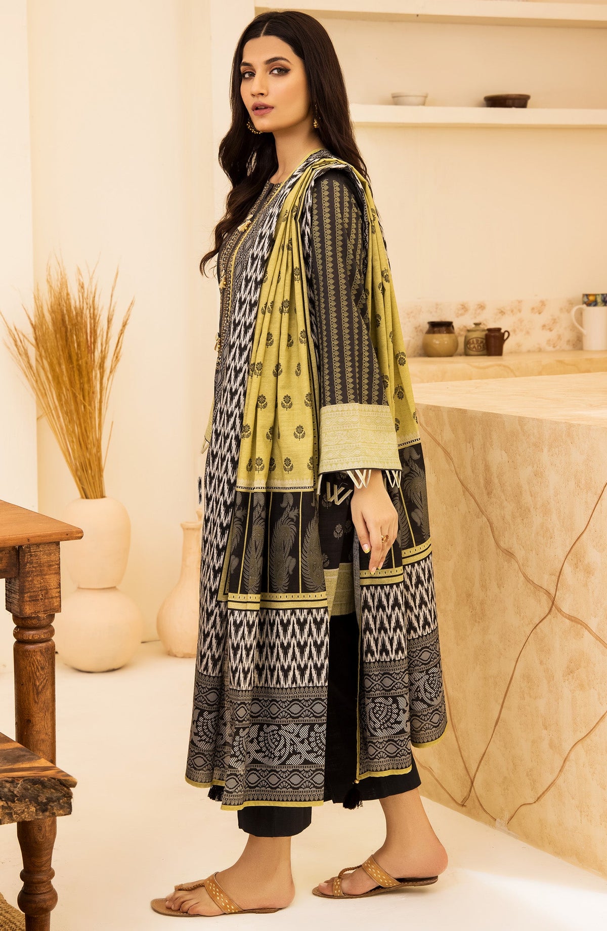 Orient - Unstitched 3 Piece Embroidered Khaddar Shirt , Khaddar Pant and Khaddar Dupatta