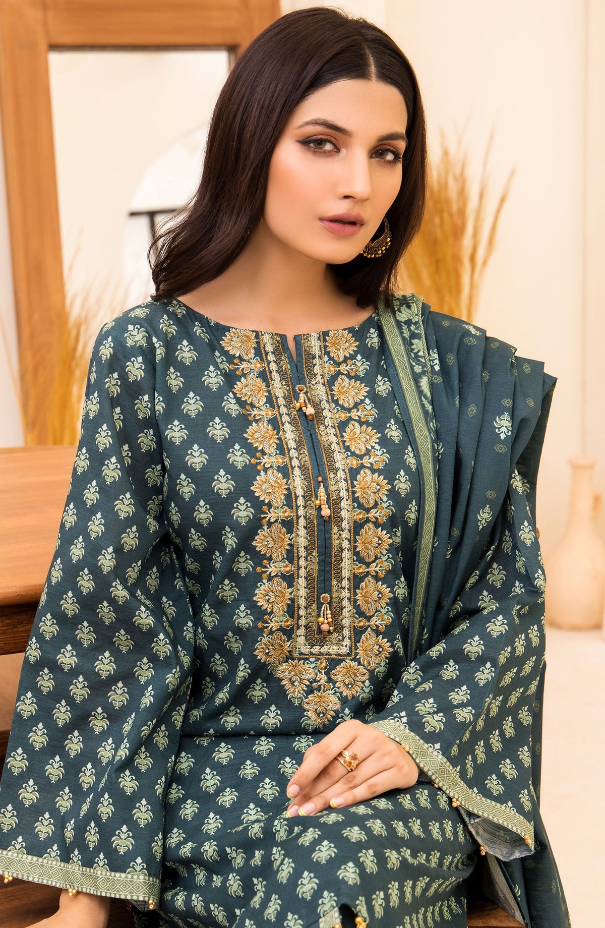 Orient - Unstitched 3 Piece Embroidered Khaddar Shirt , Khaddar Pant and Khaddar Dupatta
