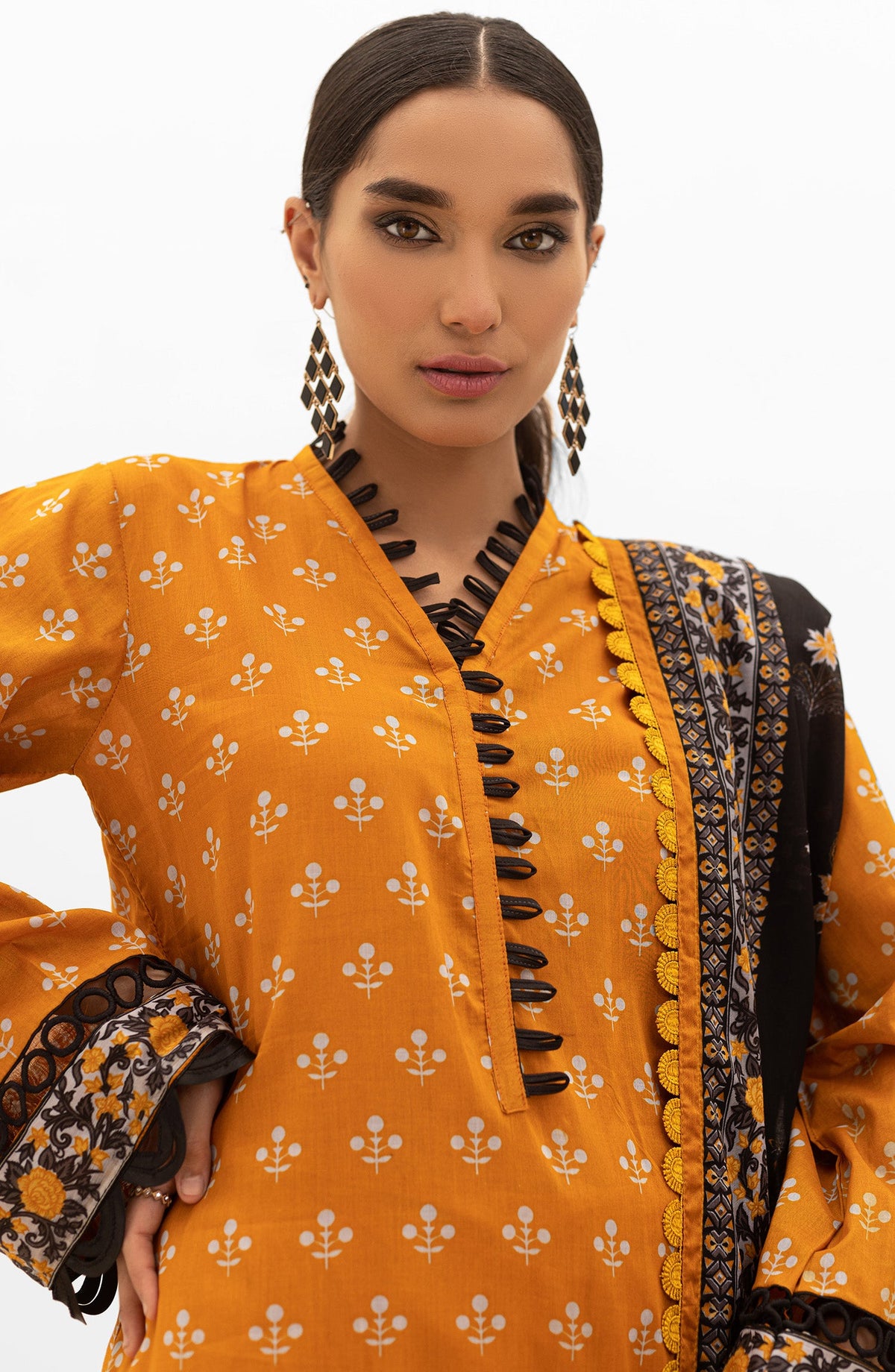 Orient - Unstitched 3 Piece Printed Lawn Shirt , Cambric Pant and Lawn Dupatta
