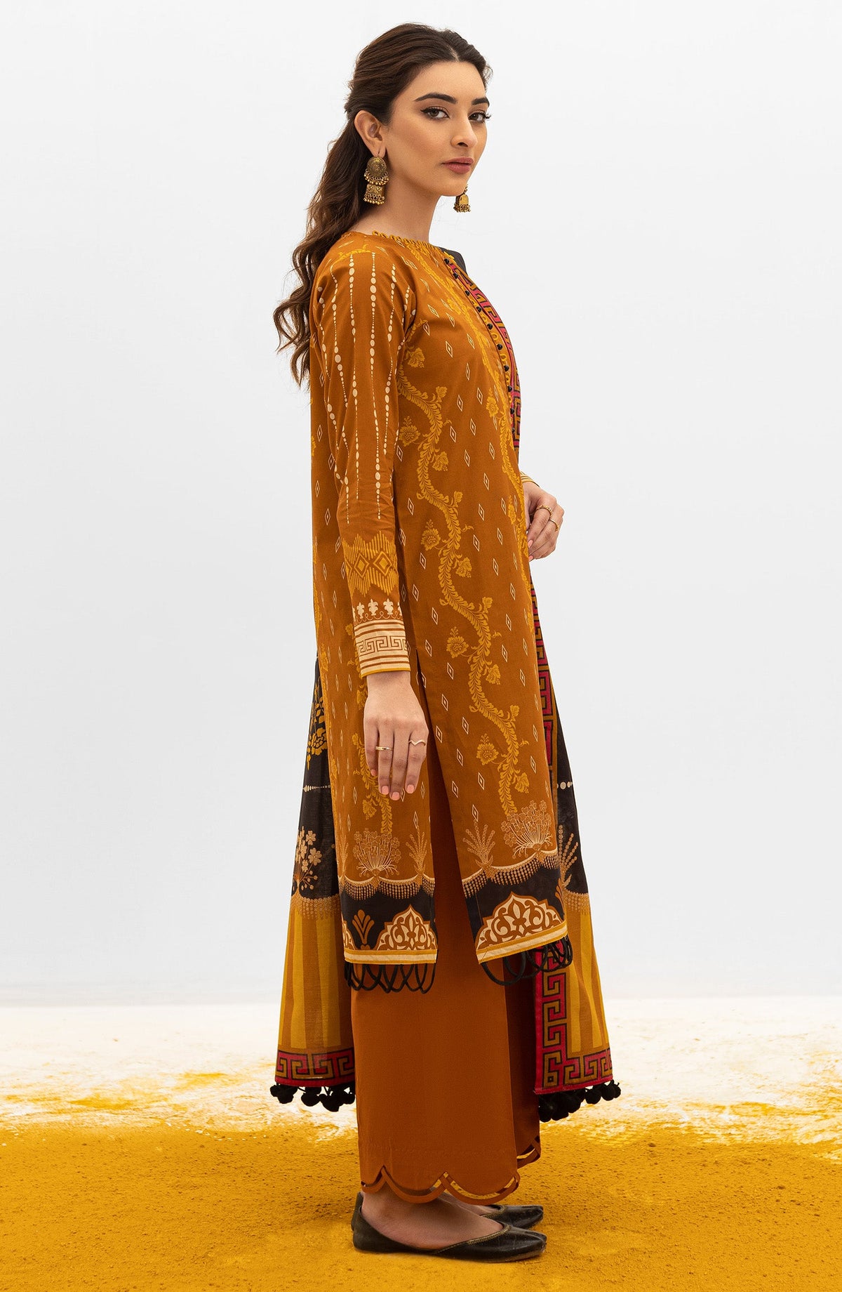 Orient - Unstitched 3 Piece Printed Lawn Shirt , Cambric Pant and Lawn Dupatta