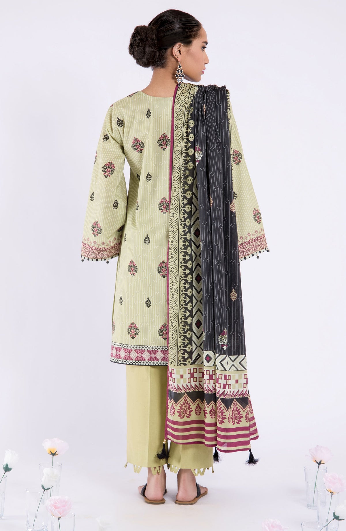 Orient - Unstitched 3 Piece Printed Lawn Shirt , Cambric Pant and Lawn Dupatta