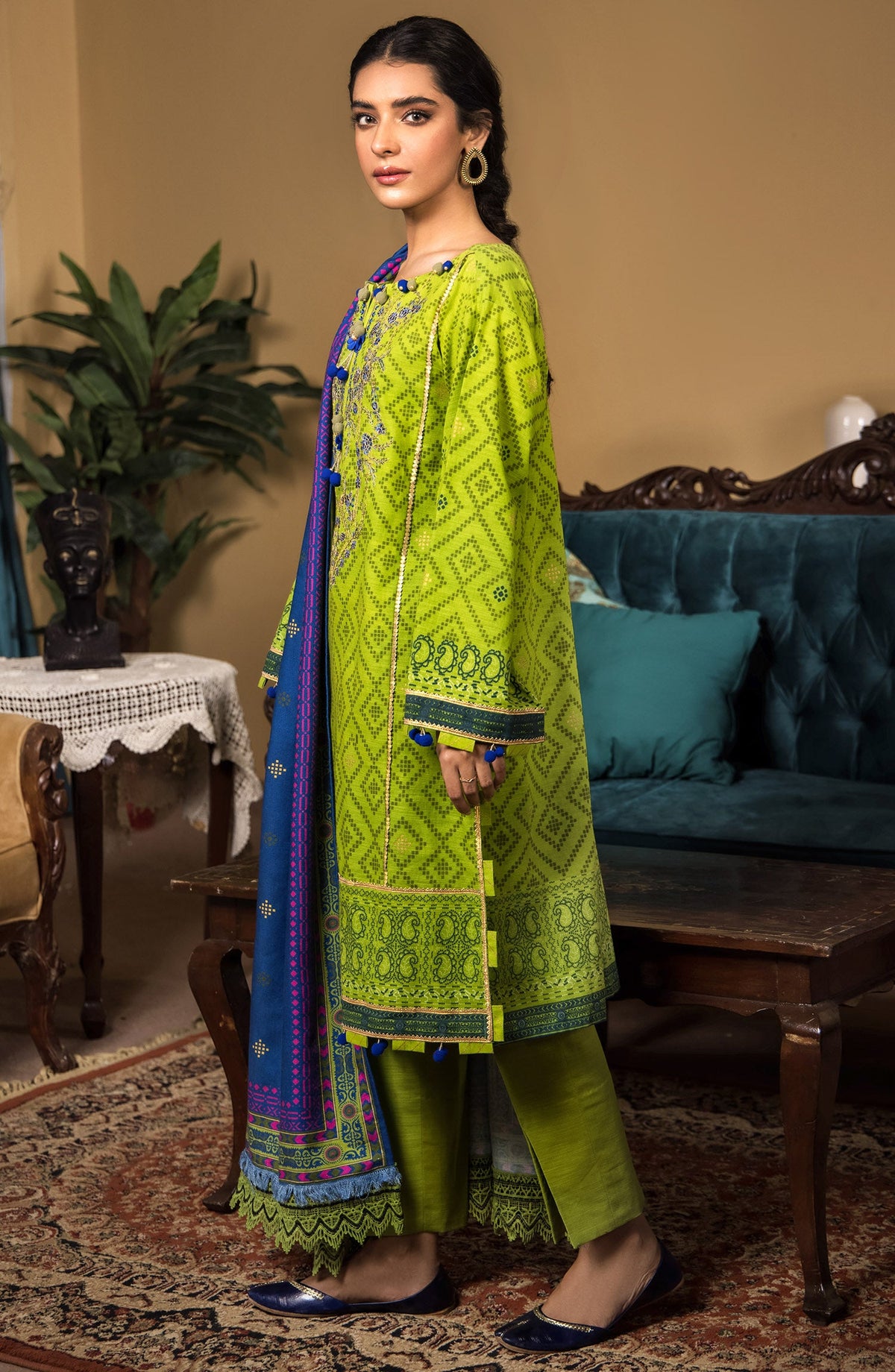 Orient - Unstitched 3 Piece Embroidered Khaddar Shirt , Khaddar Pant and Acrylic Dupatta