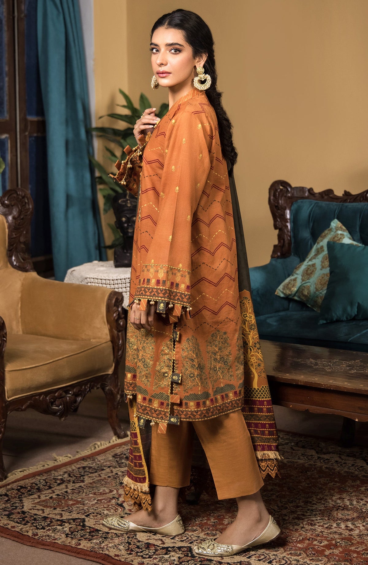 Orient - Unstitched 3 Piece Embroidered Khaddar Shirt , Khaddar Pant and Acrylic Dupatta