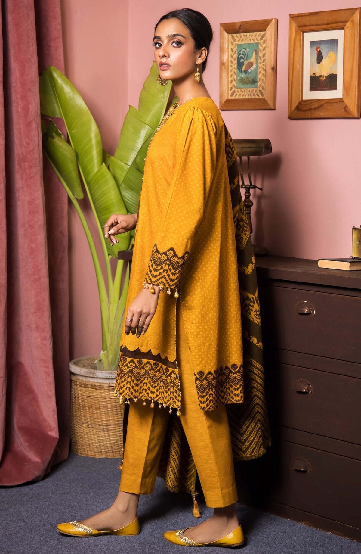 Orient - Unstitched 3 Piece Embroidered Khaddar Shirt , Khaddar Pant and JACQUARD Dupatta