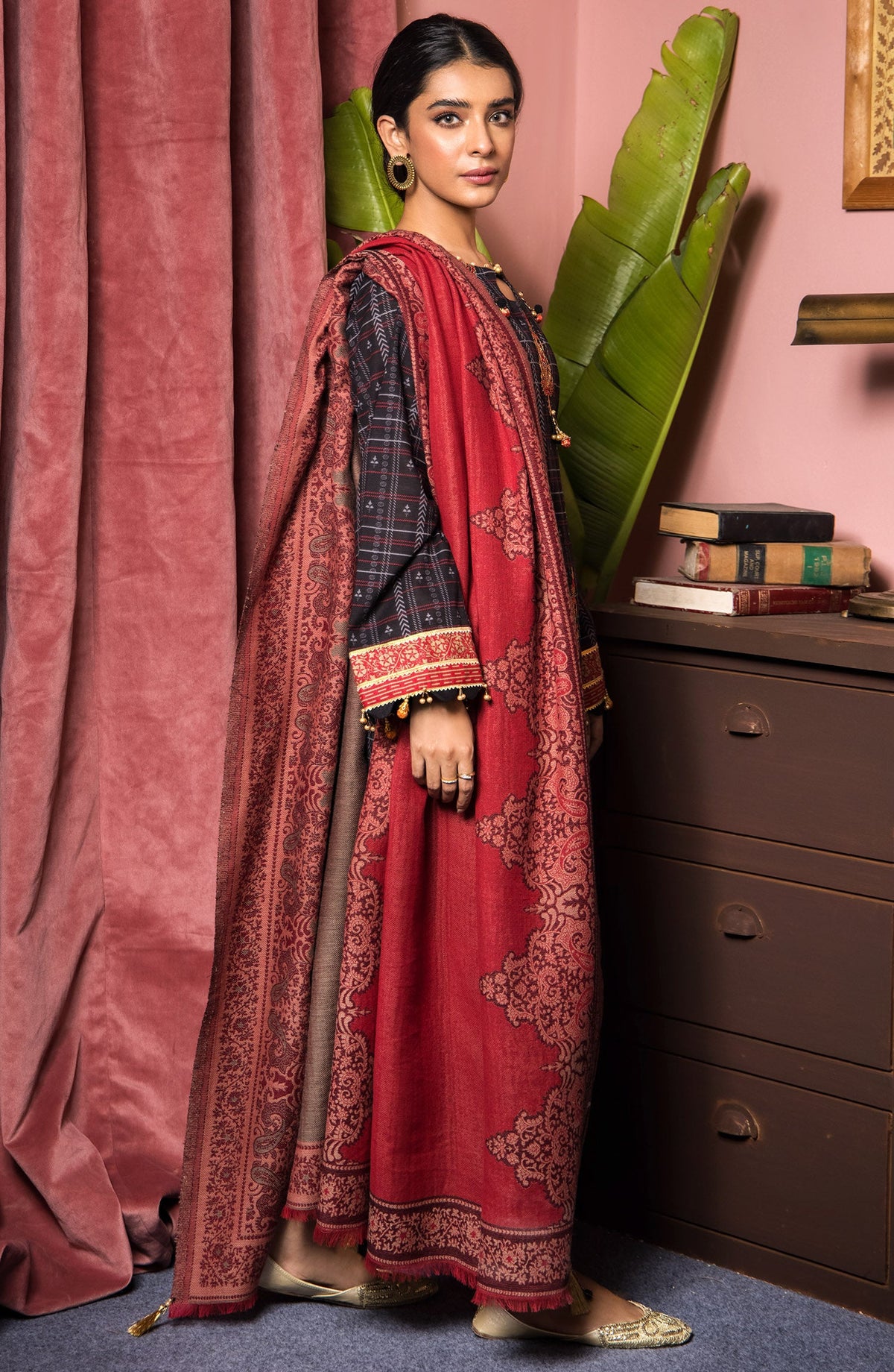 Orient - Unstitched 3 Piece Embroidered Khaddar Shirt , Khaddar Pant and Kashmiri Dupatta