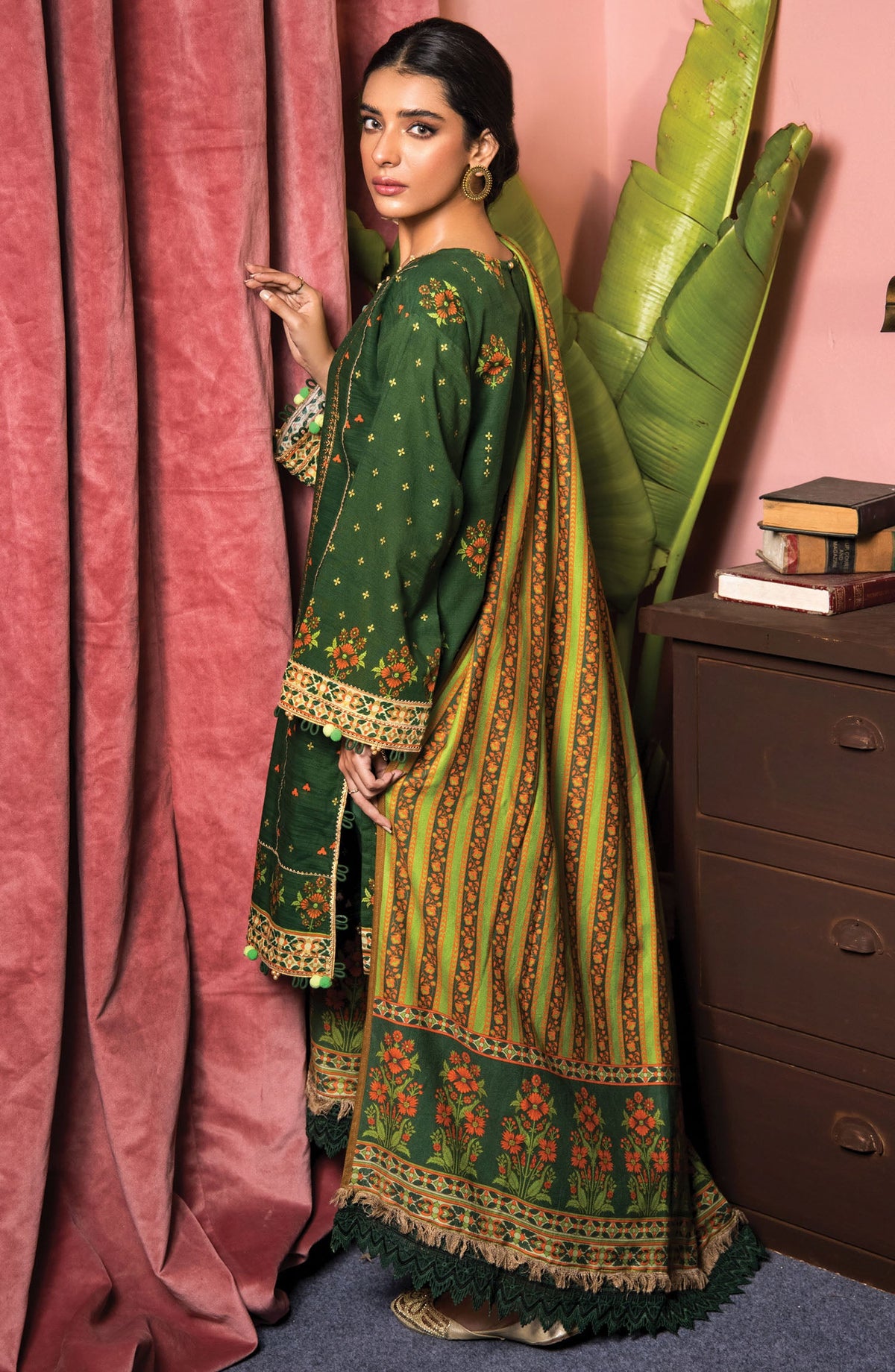 Orient - Unstitched 3 Piece Embroidered Khaddar Shirt , Khaddar Pant and Acrylic Dupatta