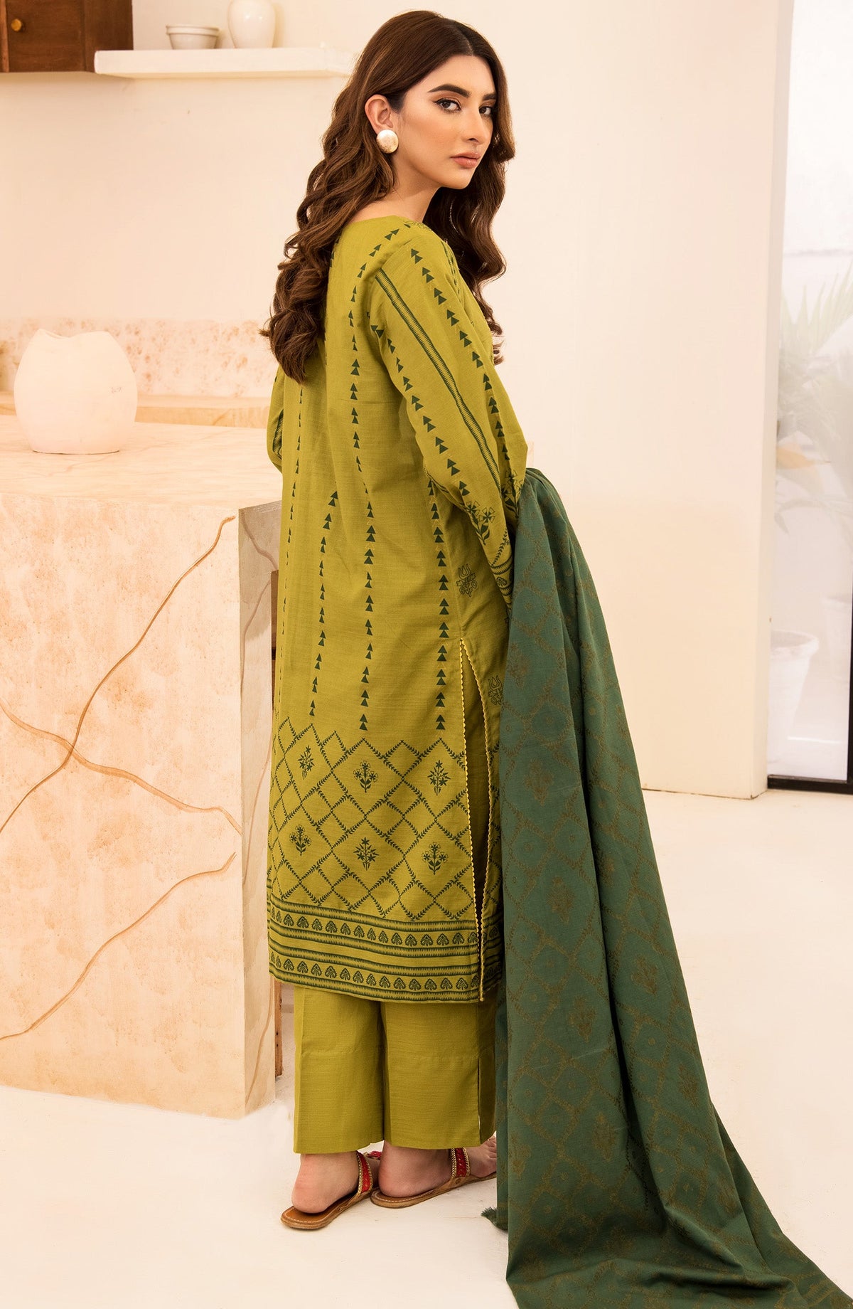 Orient - Unstitched 3 Piece Embroidered Khaddar Shirt , Pant and Khaddar Dupatta