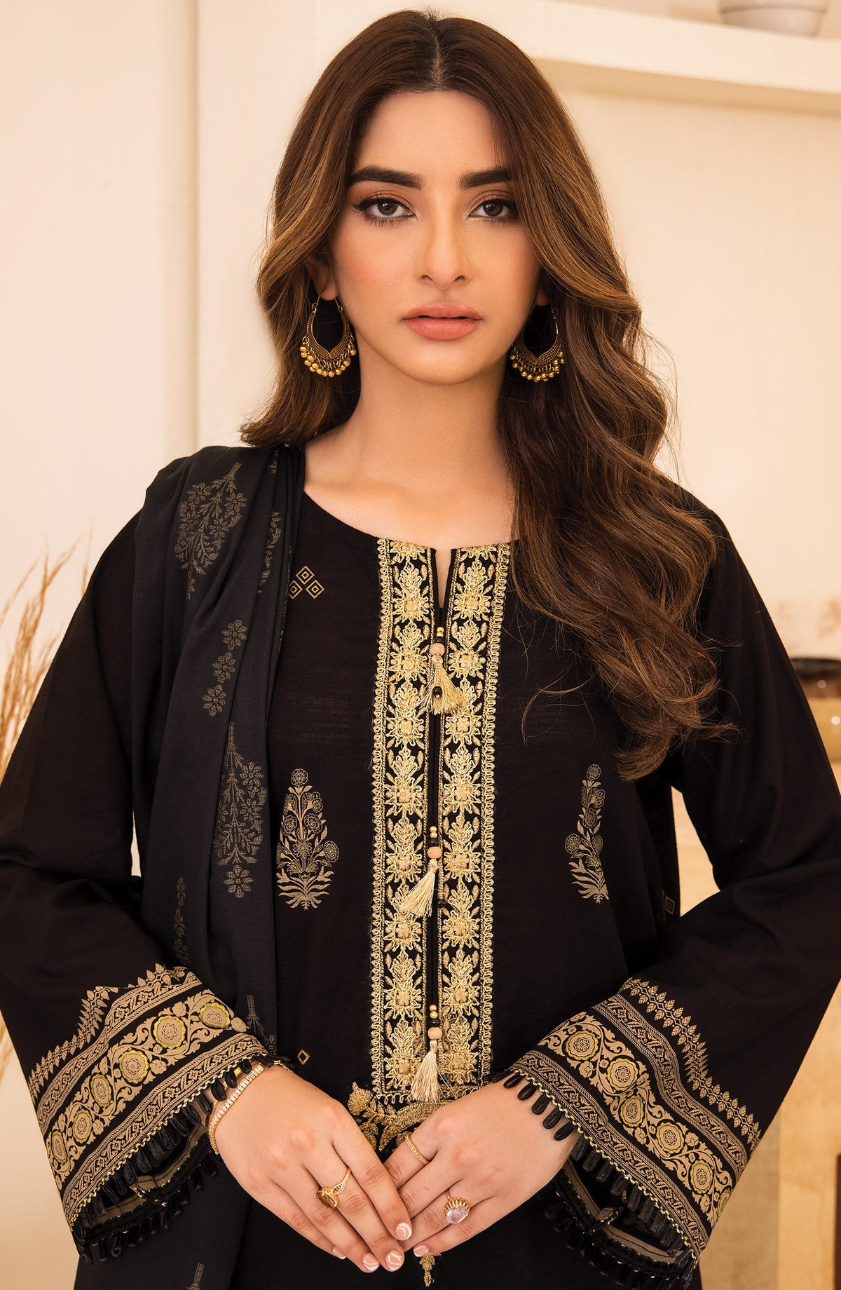 Orient - Unstitched 3 Piece Embroidered Khaddar Shirt , Pant and Jacquard Shawl Dupatta