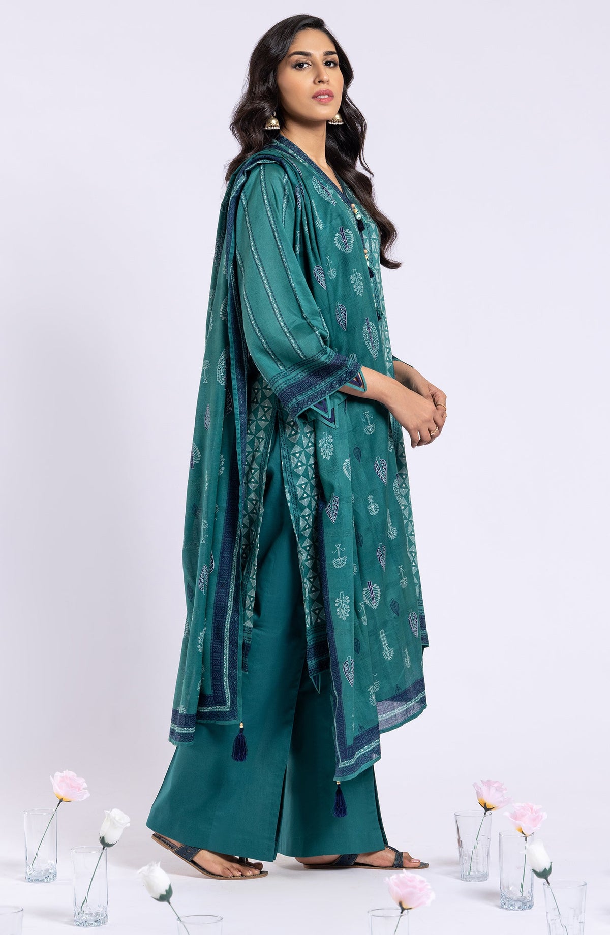 Orient - Unstitched 3 Piece Printed Lawn Shirt , Cambric Pant and Lawn Dupatta