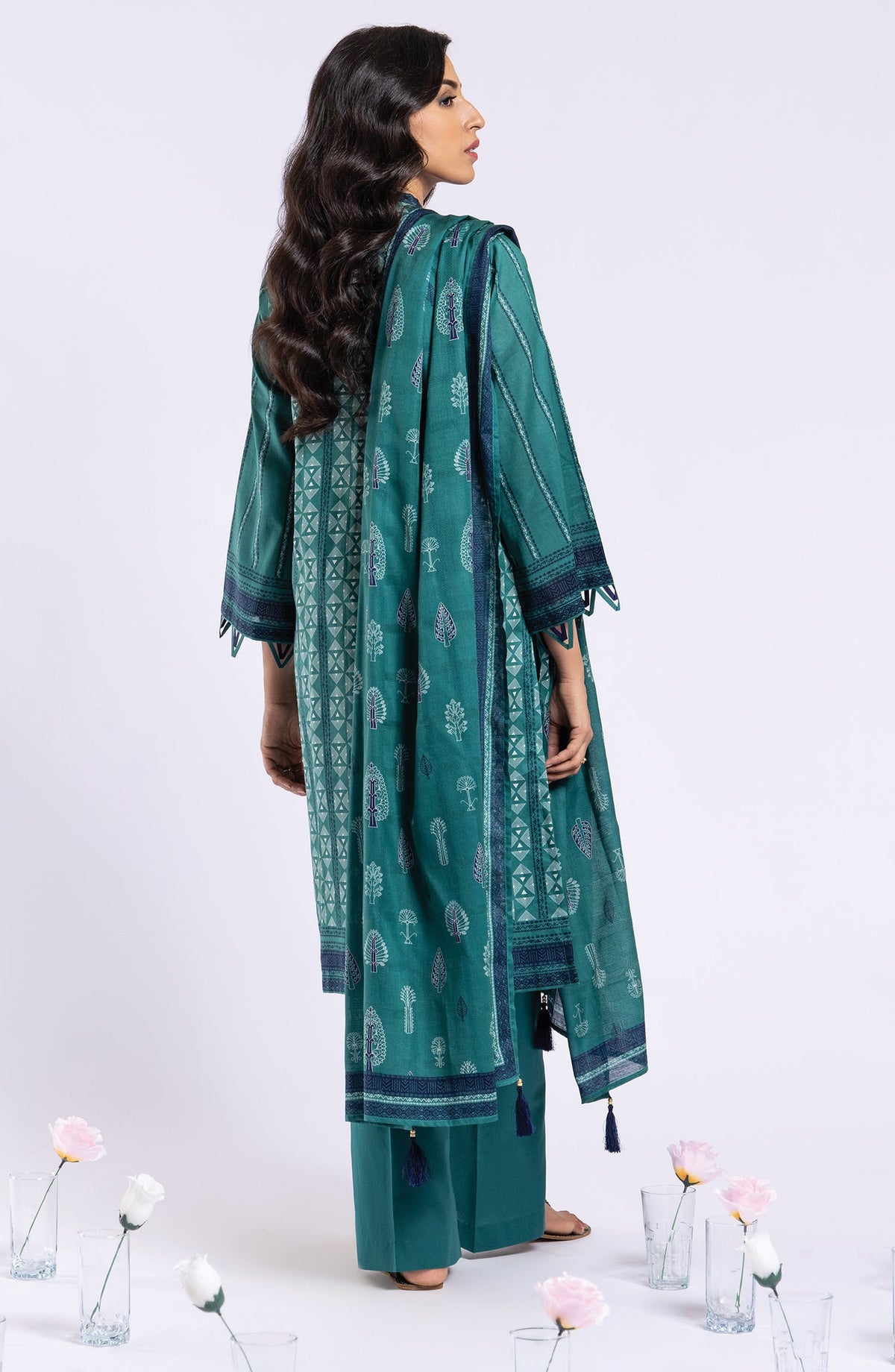 Orient - Unstitched 3 Piece Printed Lawn Shirt , Cambric Pant and Lawn Dupatta