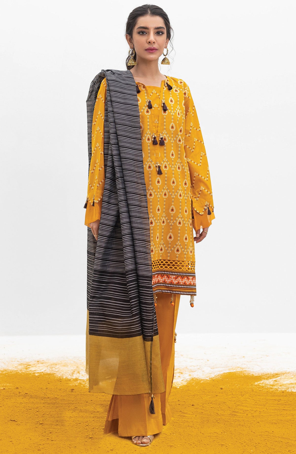 Orient - Unstitched 3 Piece Printed Lawn Shirt , Cambric Pant and Yarn Dyed Dupatta