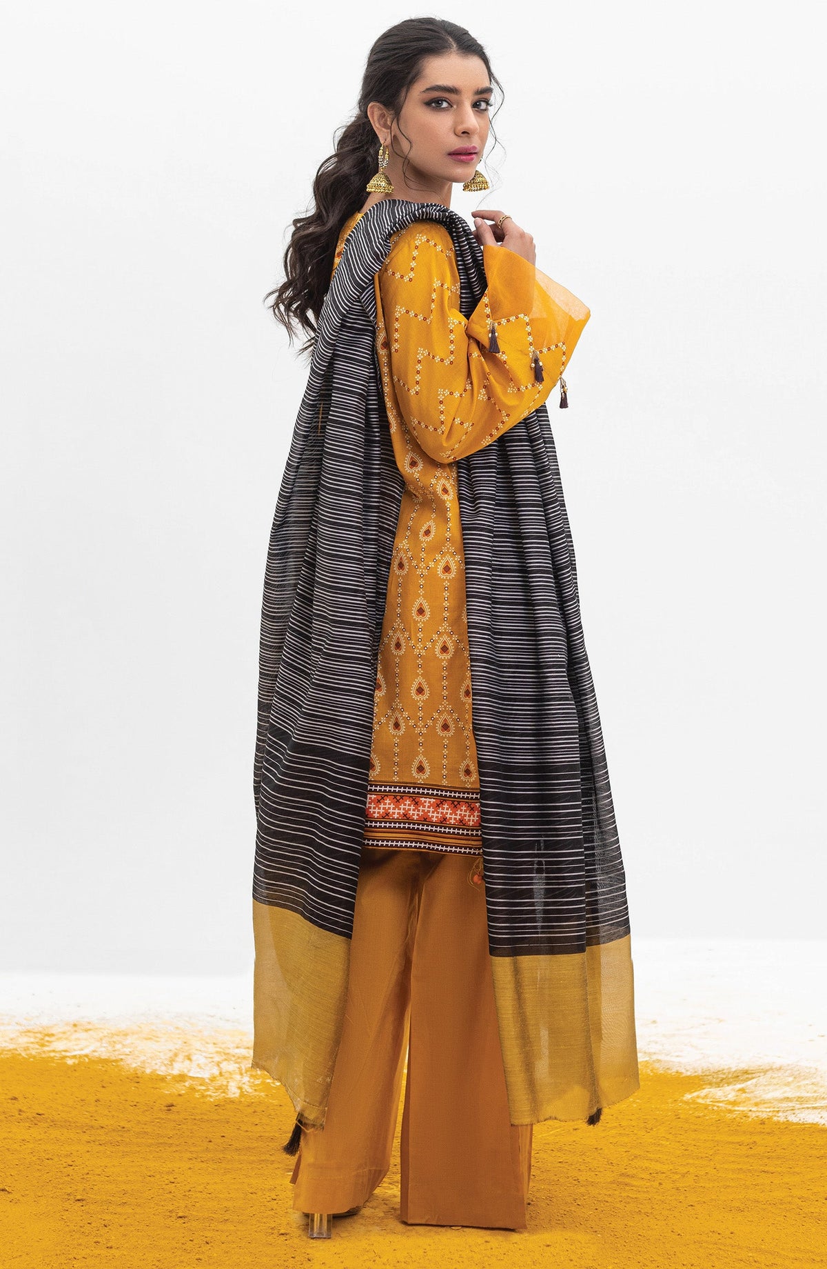 Orient - Unstitched 3 Piece Printed Lawn Shirt , Cambric Pant and Yarn Dyed Dupatta