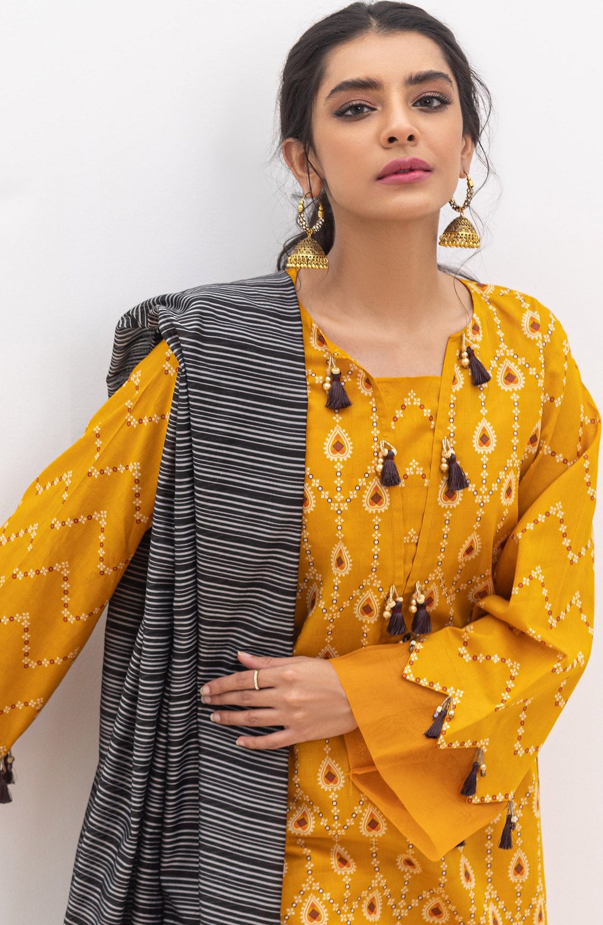 Orient - Unstitched 3 Piece Printed Lawn Shirt , Cambric Pant and Yarn Dyed Dupatta