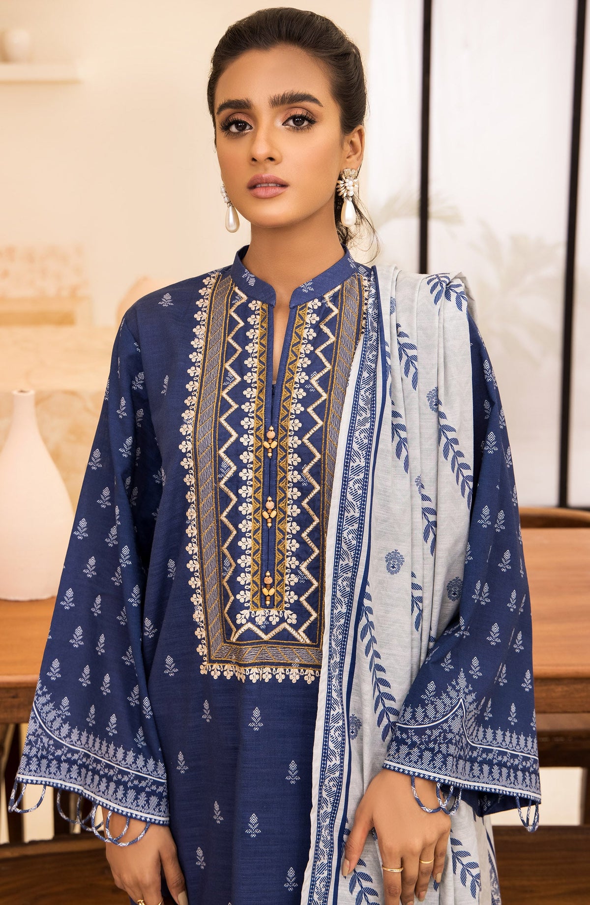 Orient - Unstitched 3 Piece Embroidered Khaddar Shirt , Pant and Khaddar Dupatta