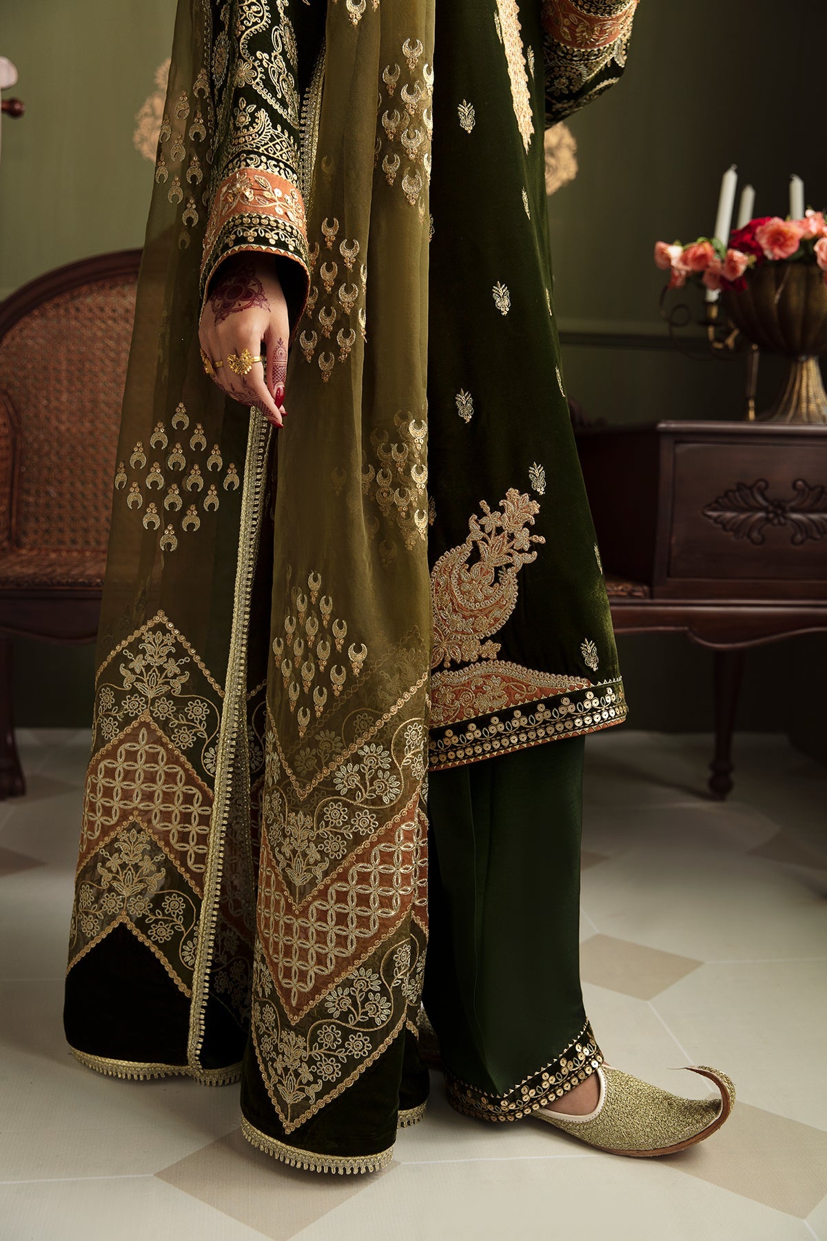 Baroque - EMBROIDERED VELVET UF-461