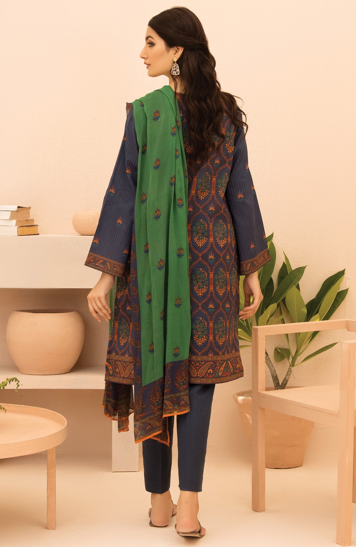 Orient - Unstitched 3 Piece Printed Lawn Shirt , Cambric Pant and Chiffon Dupatta