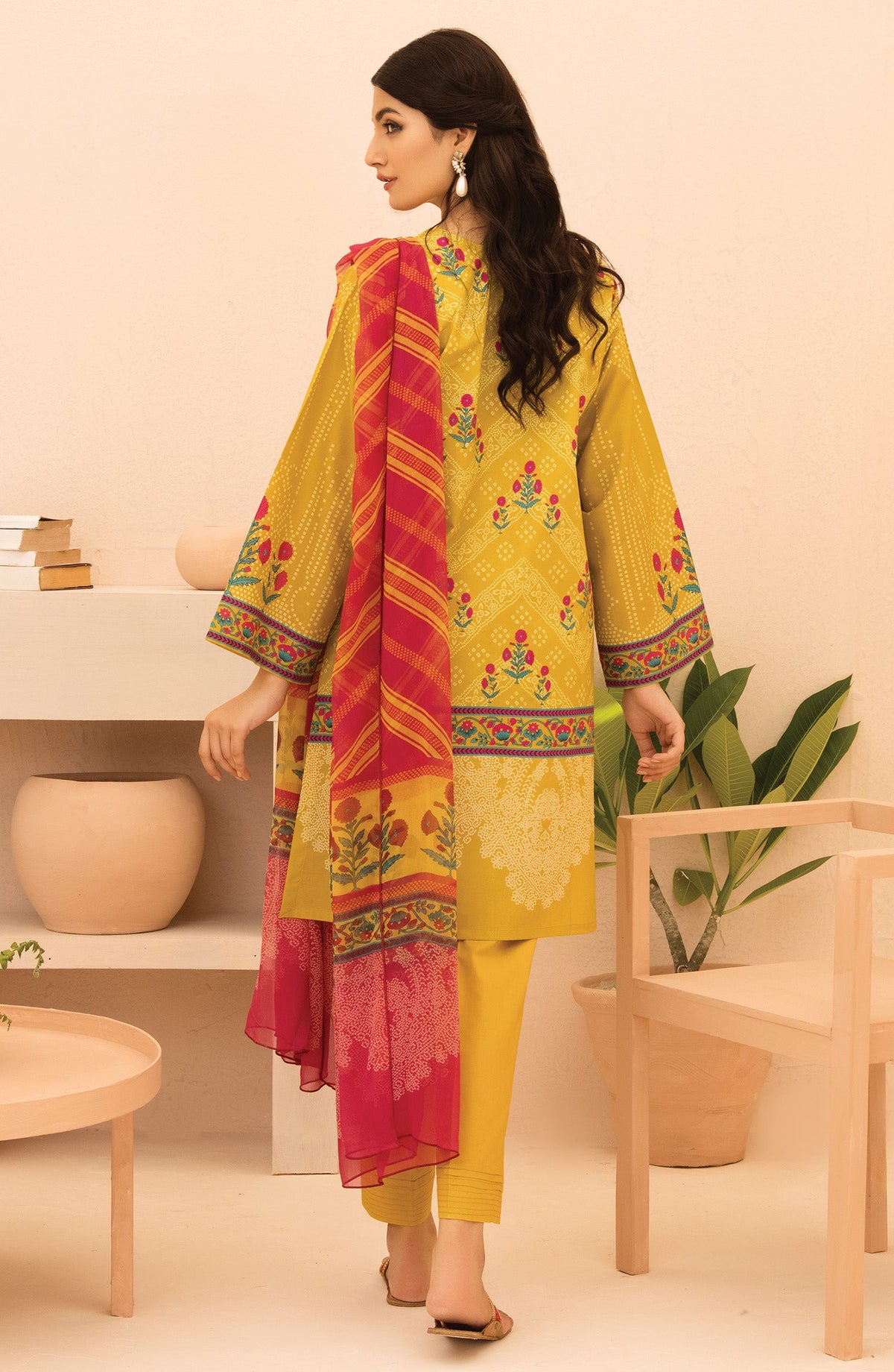 Orient - Unstitched 3 Piece Printed Lawn Shirt , Cambric Pant and Chiffon Dupatta
