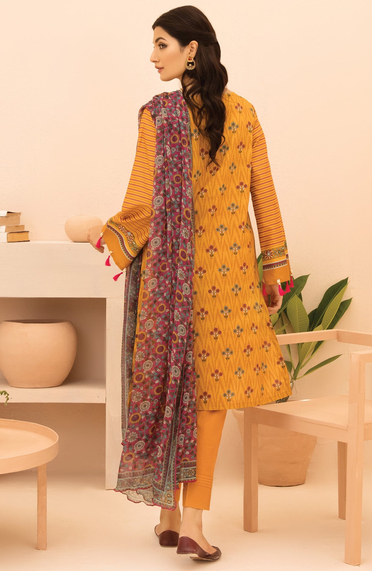 Orient - Unstitched 3 Piece Printed Lawn Shirt , Cambric Pant and Chiffon Dupatta