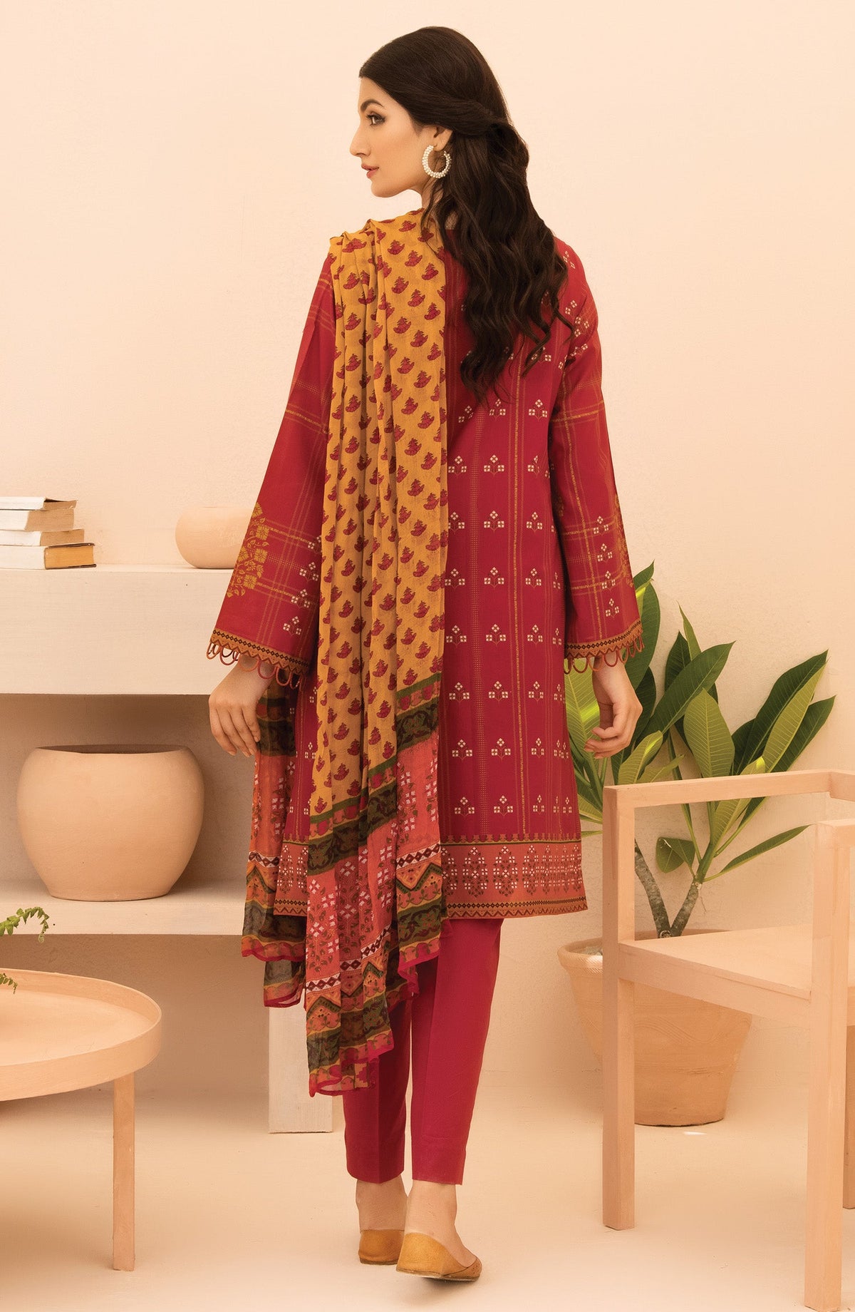 Orient - Unstitched 3 Piece Printed Lawn Shirt , Cambric Pant and Chiffon Dupatta