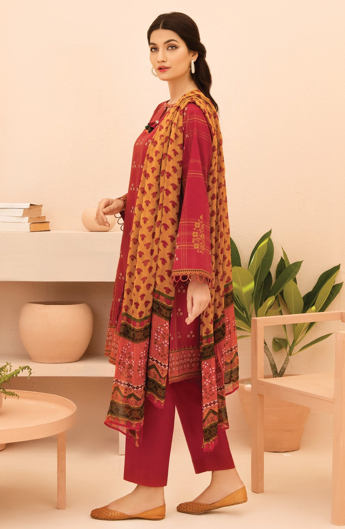Orient - Unstitched 3 Piece Printed Lawn Shirt , Cambric Pant and Chiffon Dupatta