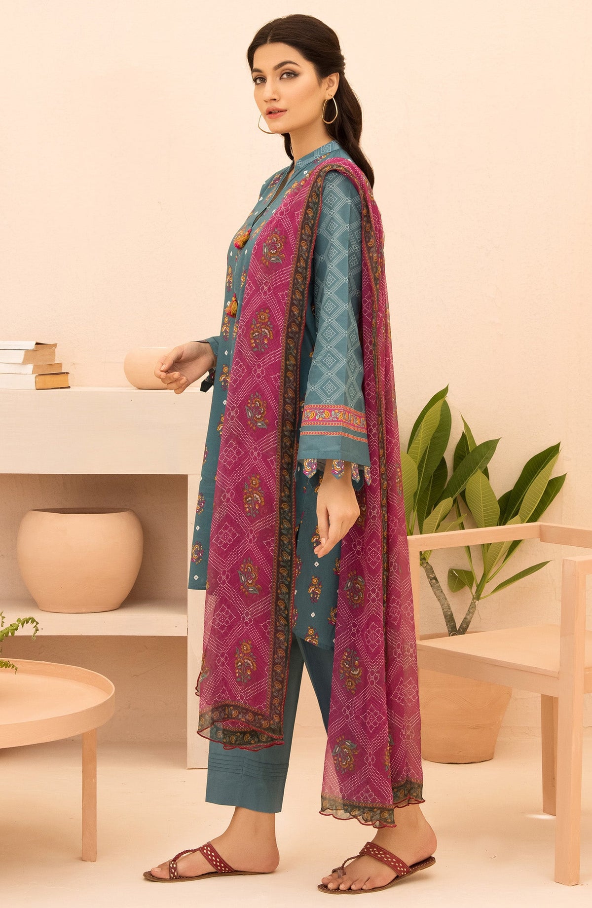 Orient - Unstitched 3 Piece Printed Lawn Shirt , Cambric Pant and Chiffon Dupatta