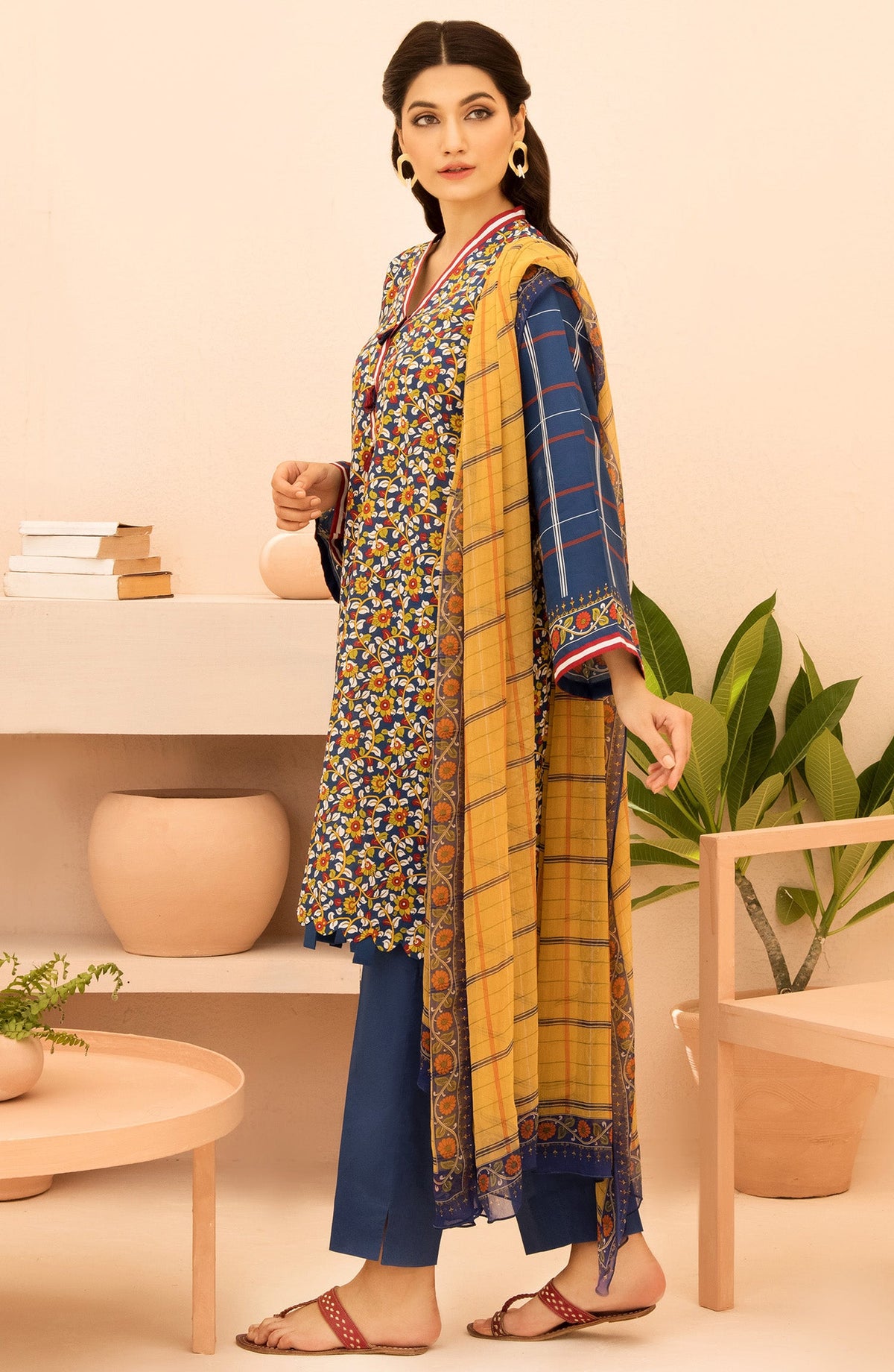 Orient - Unstitched 3 Piece Printed Lawn Shirt , Cambric Pant and Chiffon Dupatta