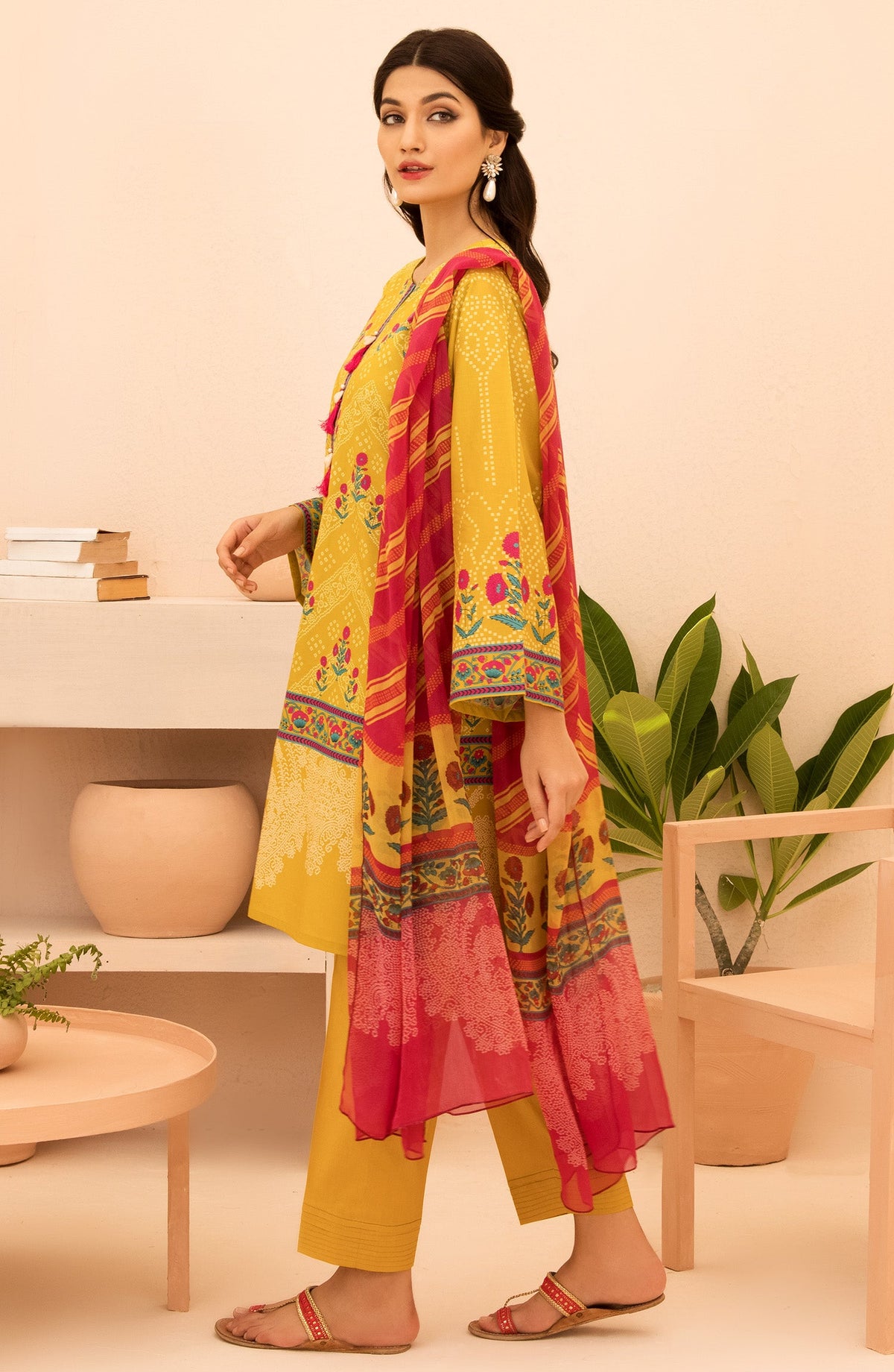 Orient - Unstitched 3 Piece Printed Lawn Shirt , Cambric Pant and Chiffon Dupatta