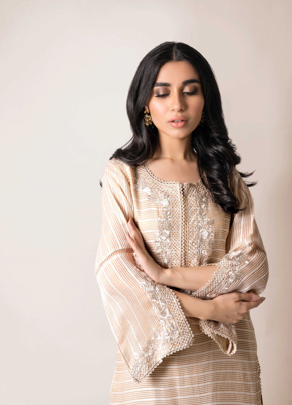 Ayesha Naveed - Gold lines – Western.pk