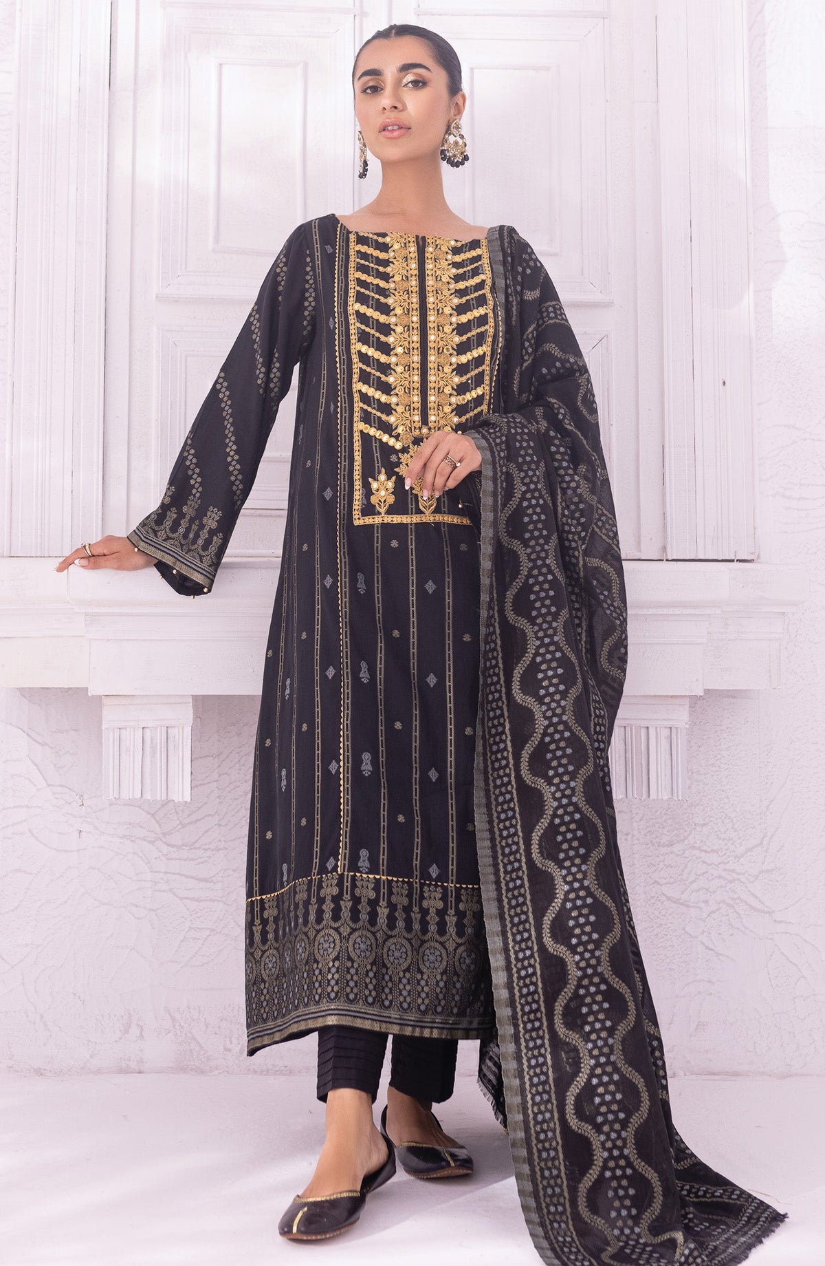 Orient - Unstitched 3 Piece Embroidered Jacquard Shirt , Cambric Pant and Jacquard Dupatta