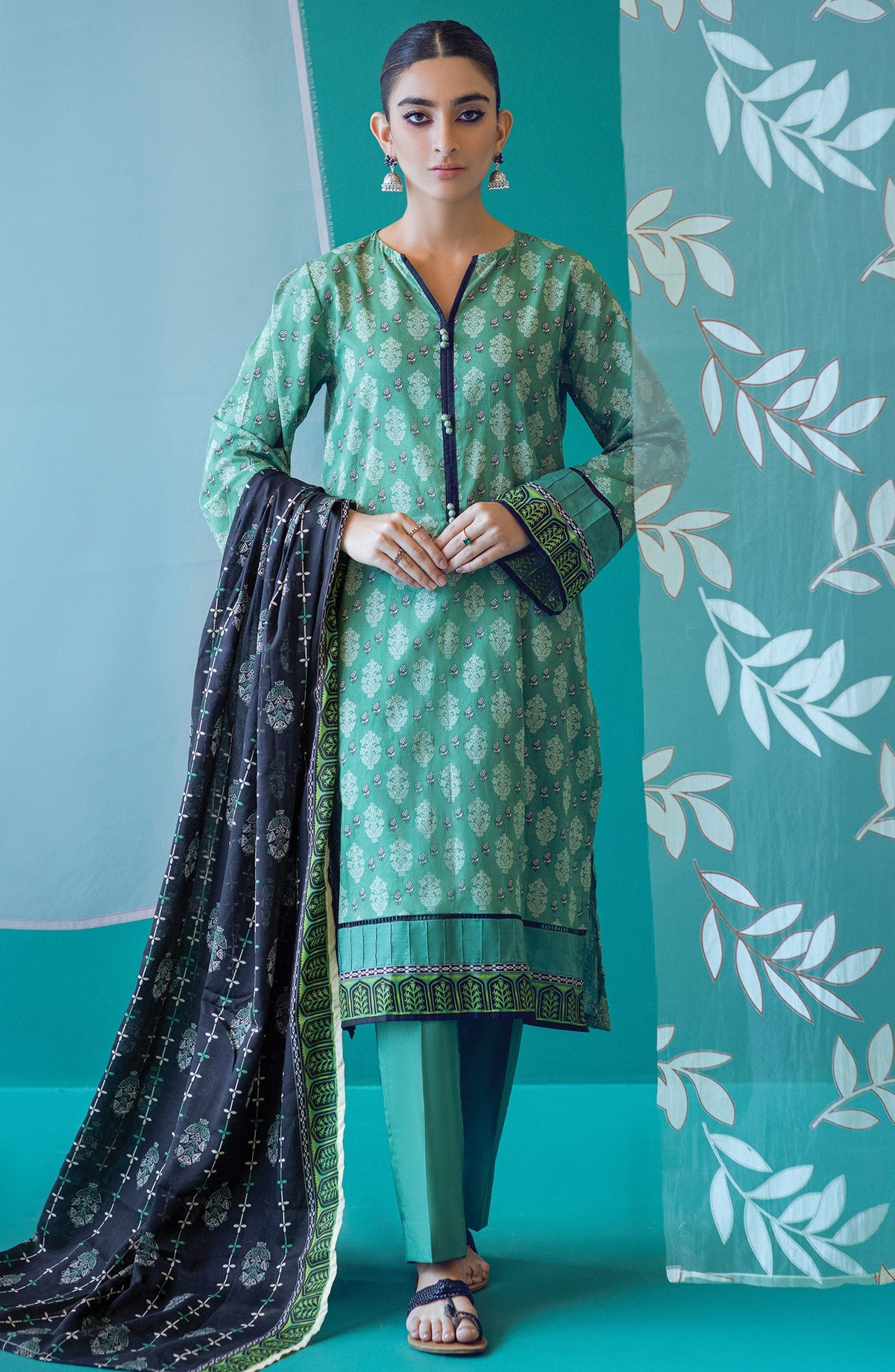 Orient - Unstitched 3 Piece Printed Heavy Lawn Shirt , Cambric Pant and Lawn Dupatta