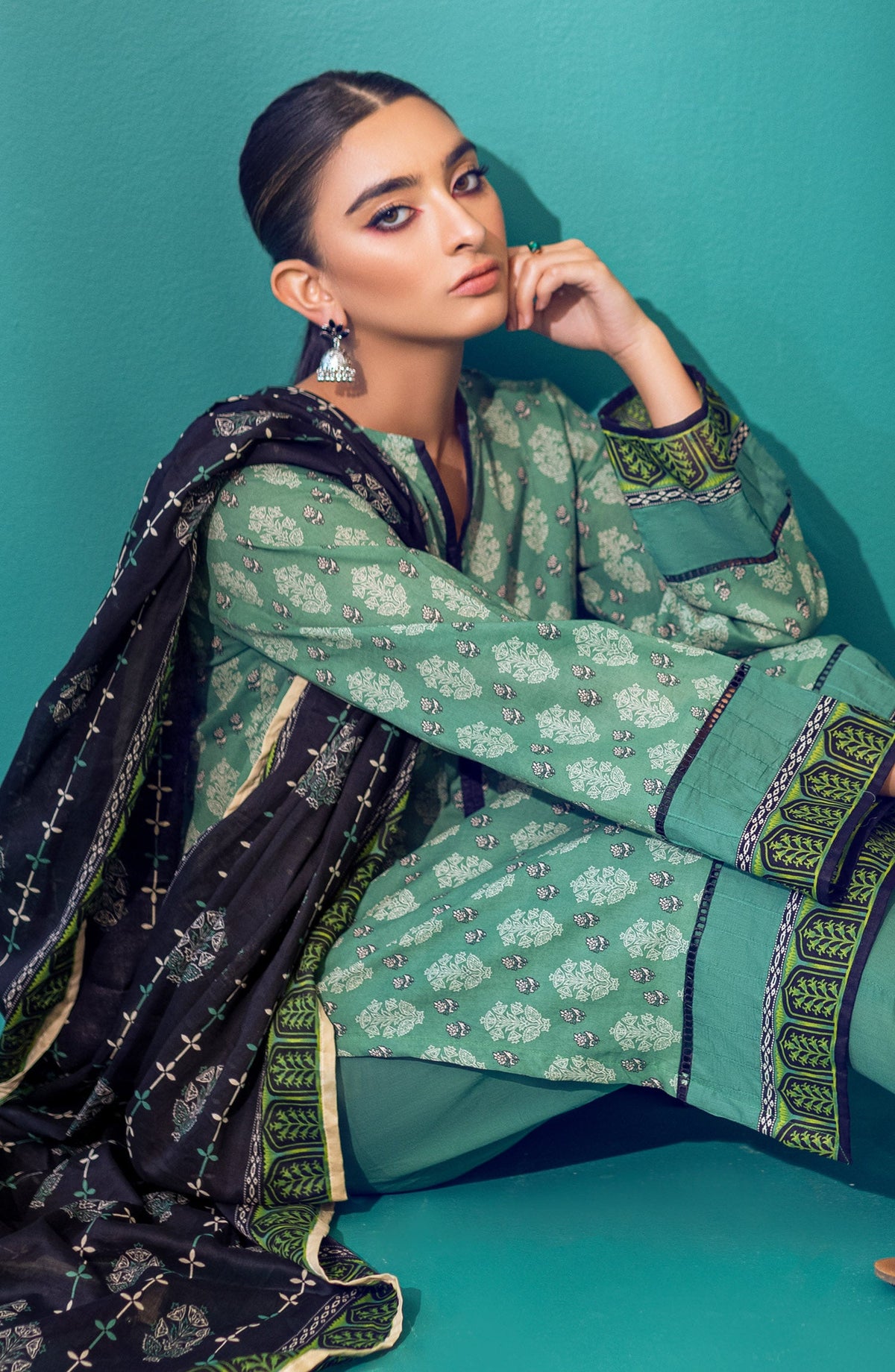 Orient - Unstitched 3 Piece Printed Heavy Lawn Shirt , Cambric Pant and Lawn Dupatta