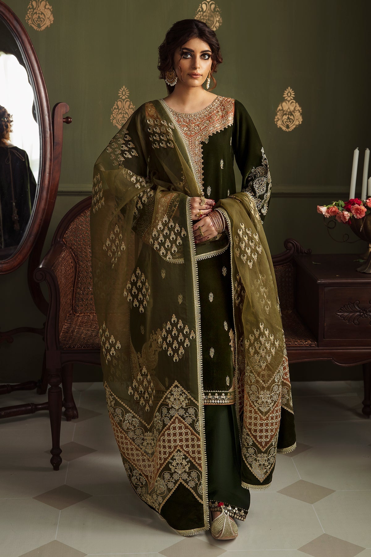 Baroque - EMBROIDERED VELVET UF-461