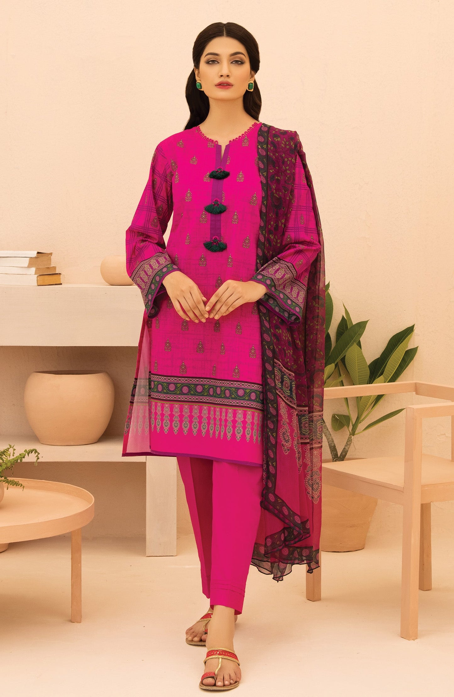 Orient - Unstitched 3 Piece Printed Lawn Shirt , Cambric Pant and Chiffon Dupatta