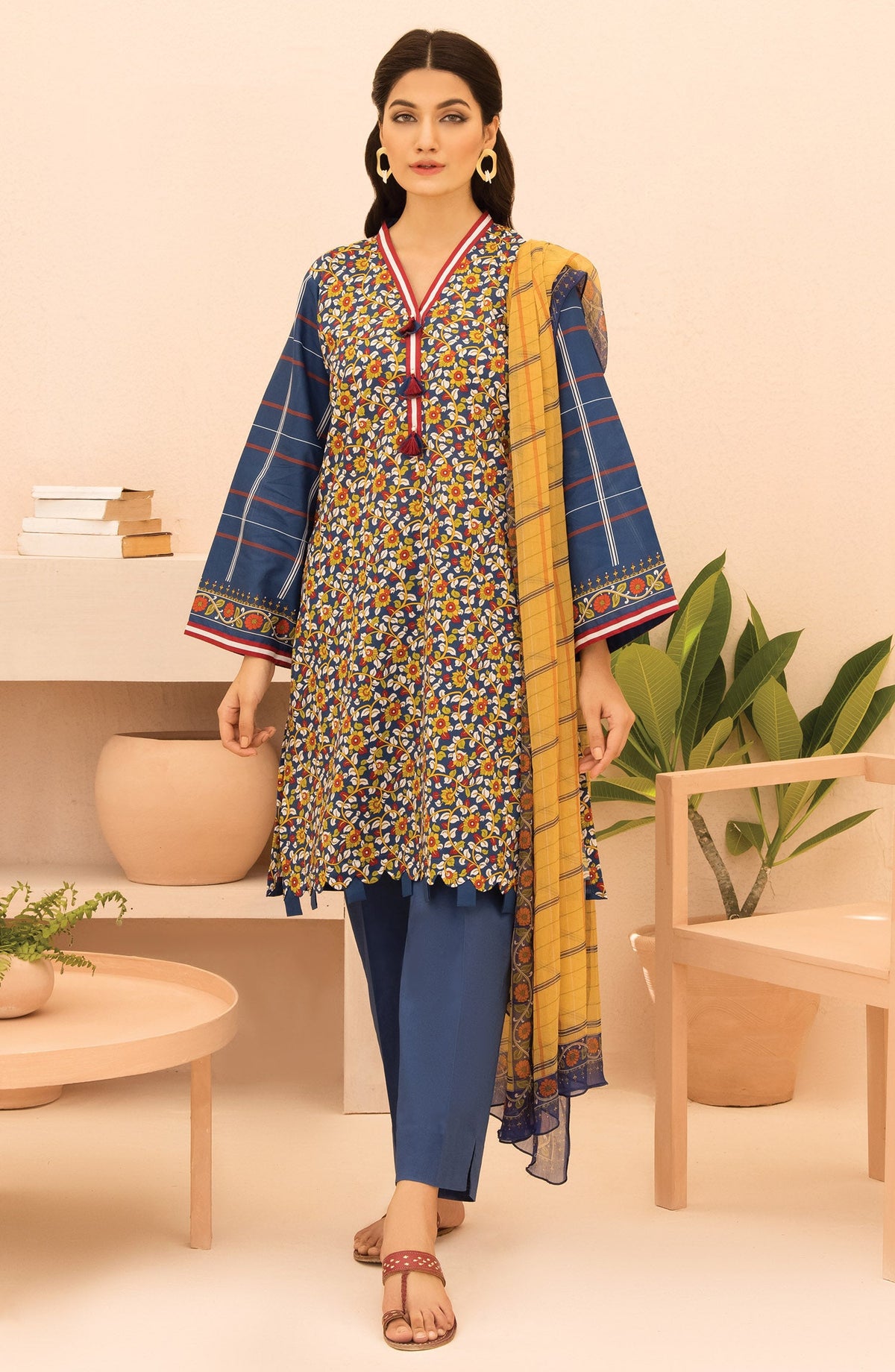 Orient - Unstitched 3 Piece Printed Lawn Shirt , Cambric Pant and Chiffon Dupatta